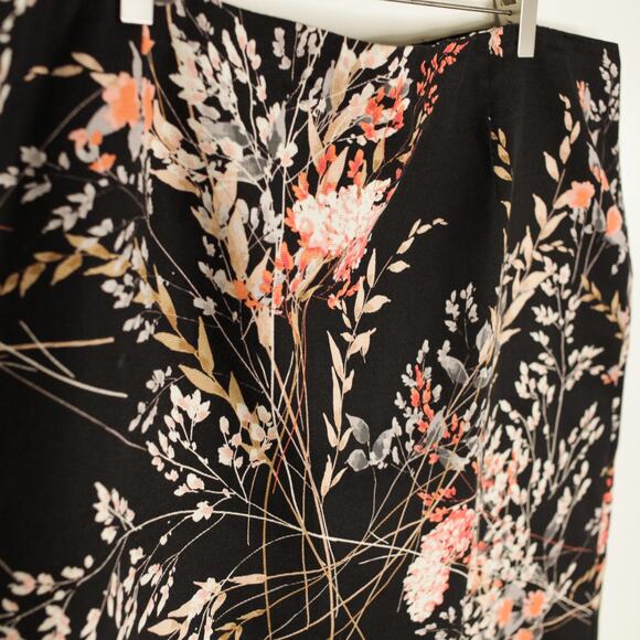 Talbots Black Wispy Floral Straight Pencil Skirt 22 WP - Picture 5 of 9